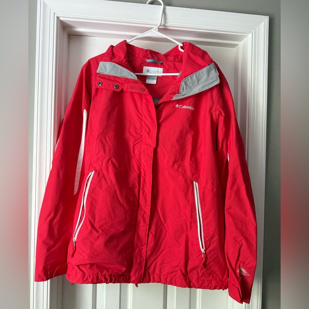 Columbia women’s red omnishield interchange outer jacket with hood Size Large